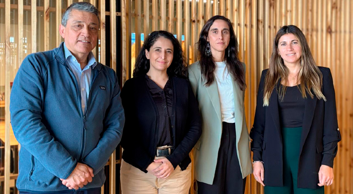 Lee más sobre el artículo Fortaleciendo alianzas internacionales en investigación, vinculación y formación: nuevas colaboraciones con CENAMAD y redes académicas en Chile para la sostenibilidad del agua y los bosques