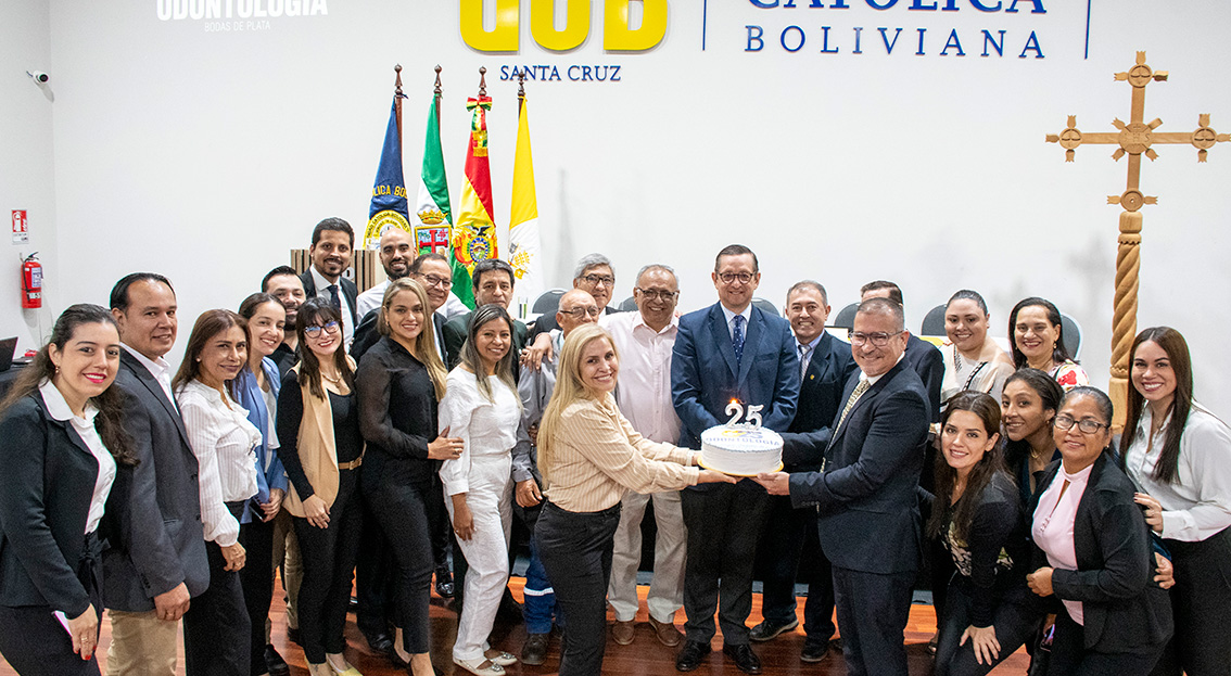 Lee más sobre el artículo La Carrera de Odontología de la UCB Santa Cruz celebra 25 años de compromiso con la salud y el servicio